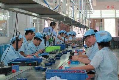 现在广东、浙江江苏工厂,普工多少钱一个月?一般的工厂招人吗?